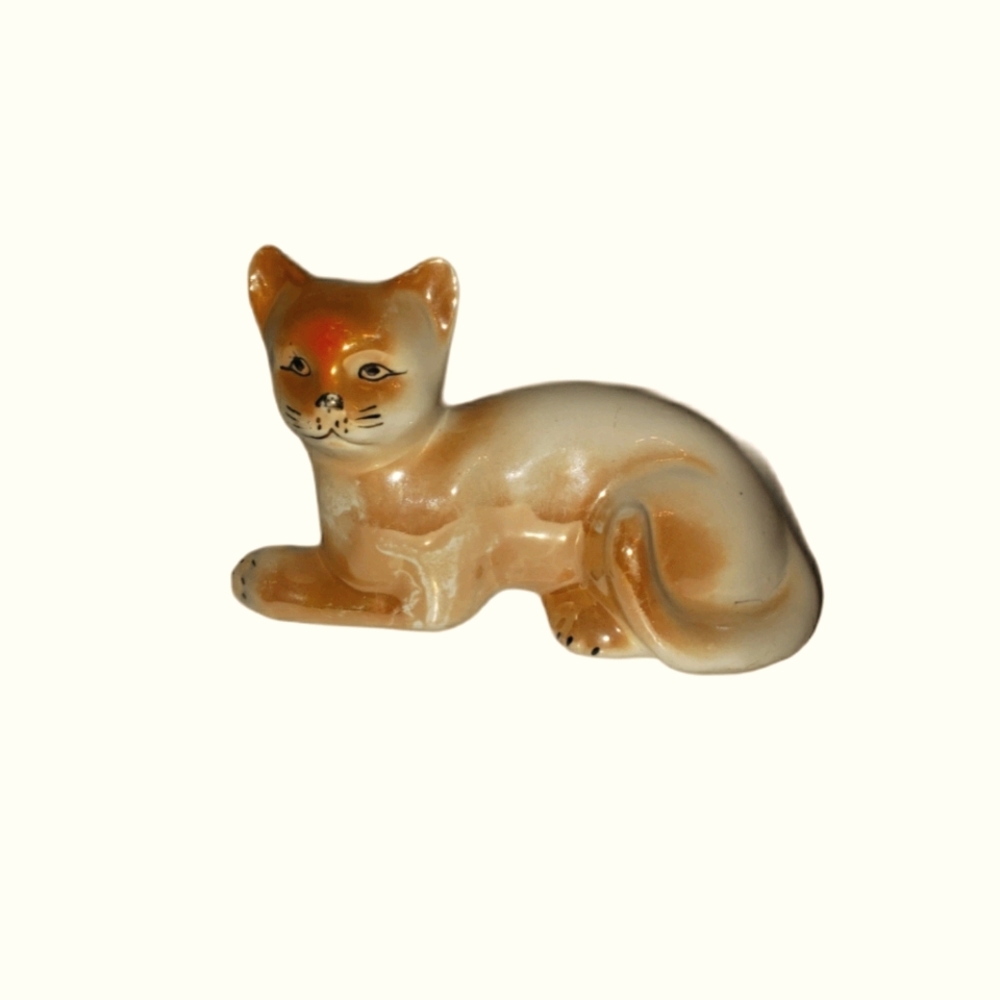 Vintage glazed cat figurine made in Brazil